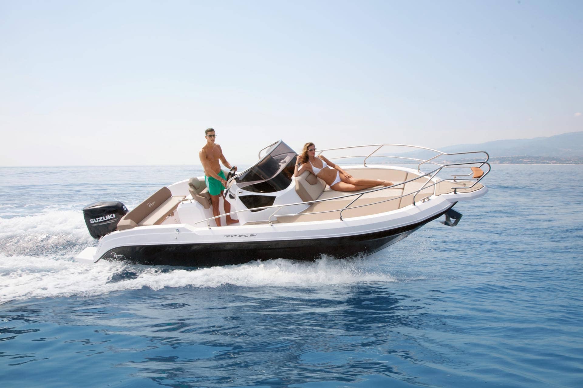 ranieri 24 boat cruising in sorrento.