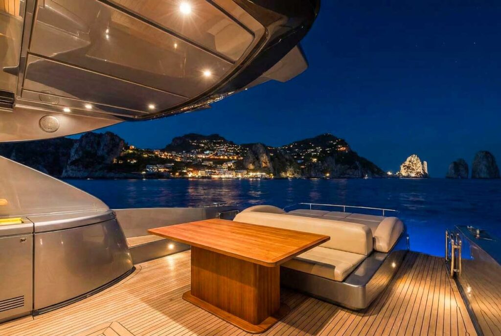 capri-overnight-luxury-yacht