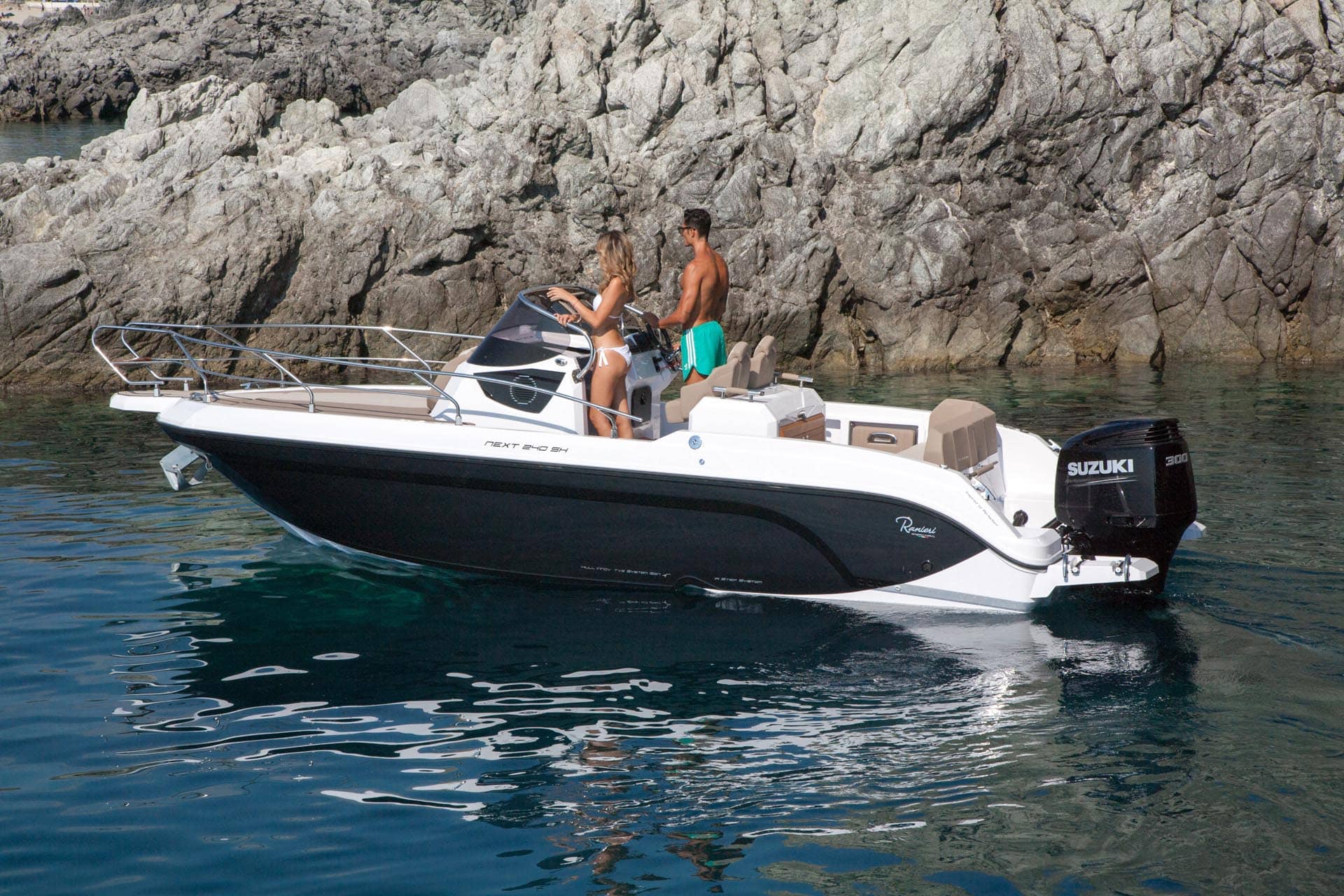 Ranieri 24 boat rental for private tour.