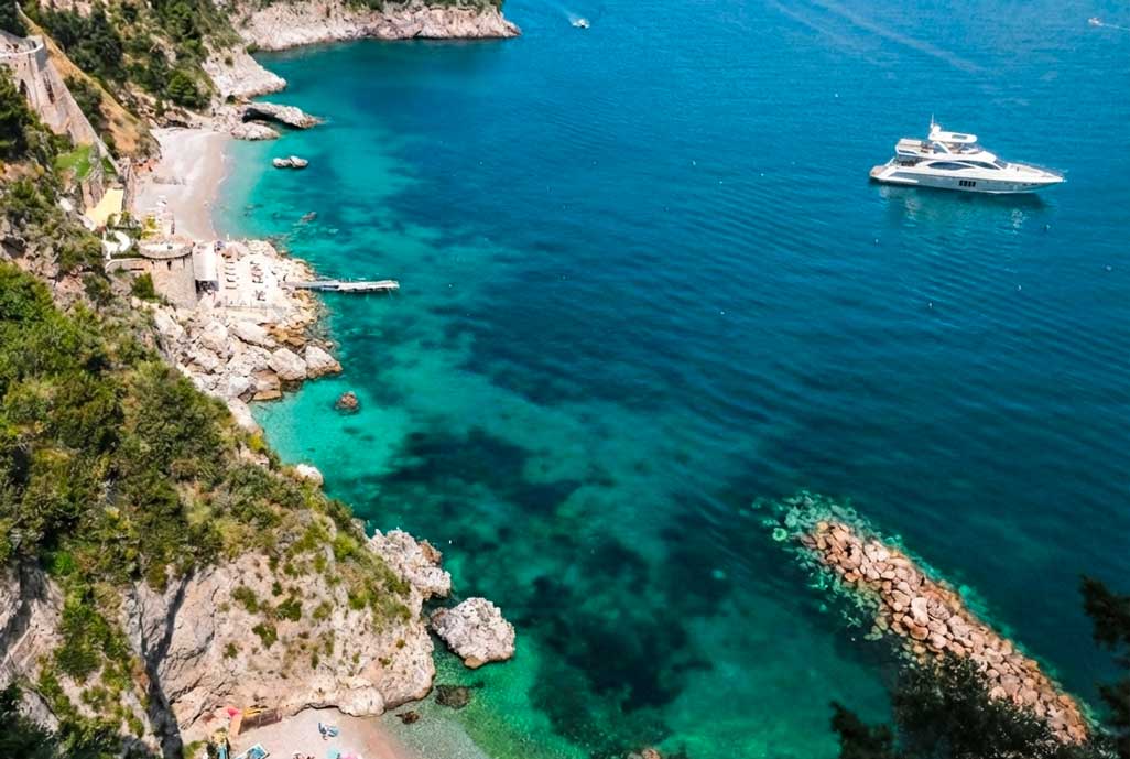yacht di lusso costiera amalfitana