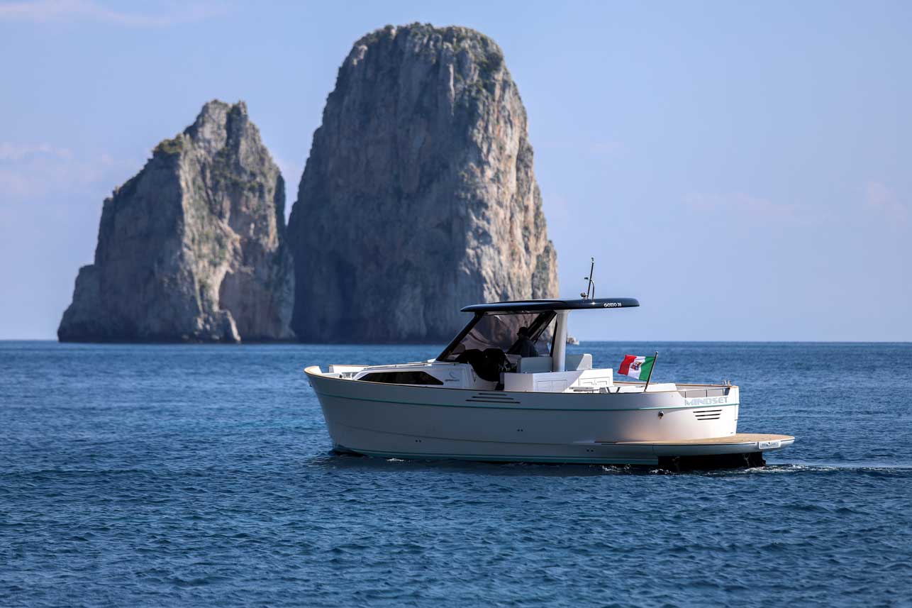 gozzo-35-amalfi-coast-boat-charter