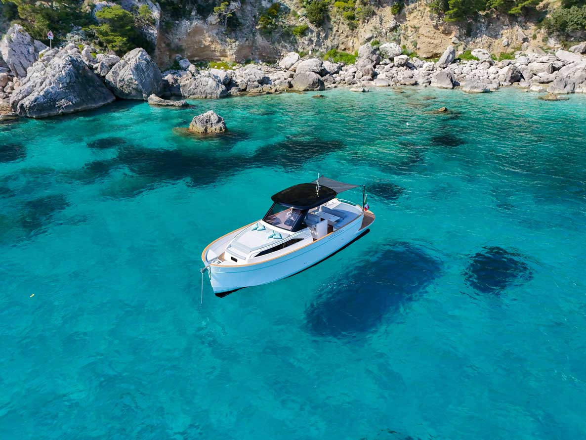 paseo en barco privado en un dia desde sorrento a capri y costa amalfitana