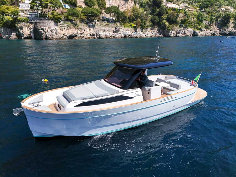 La mejor época para alquilar un yate en la Costa Amalfitana